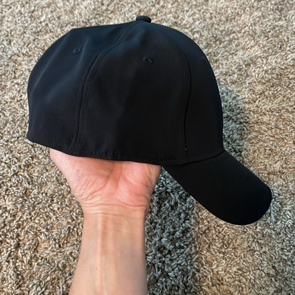 Black Men’s Flex Fit John Deere Hat - Picture 5 of 6